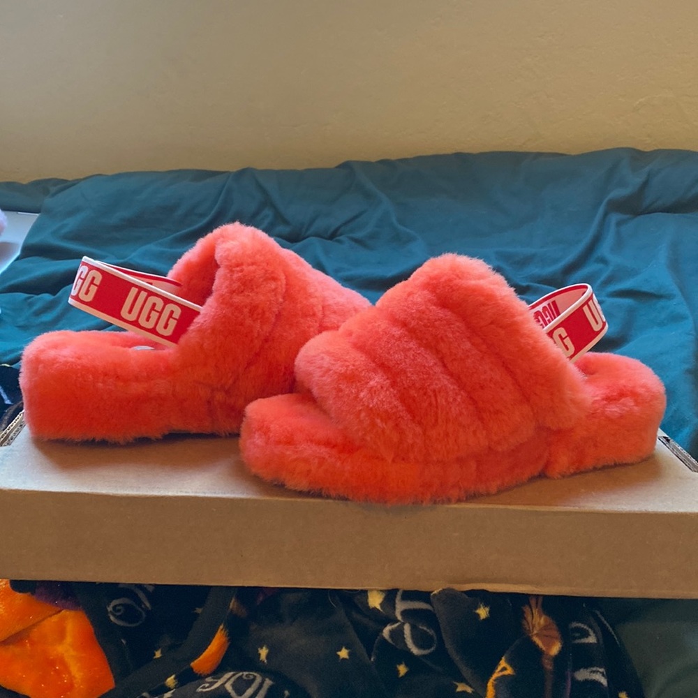NWOT Orange Ugg Fluff Yeah Slides